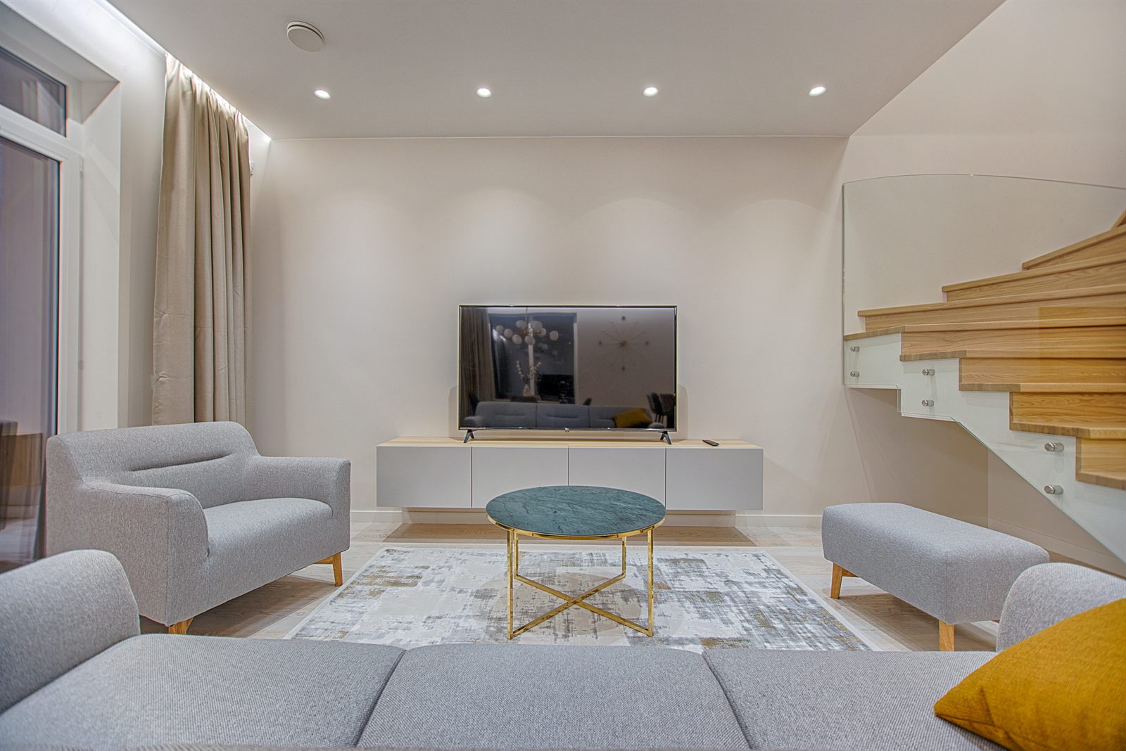 Interior finisat modern, livrat la cheie